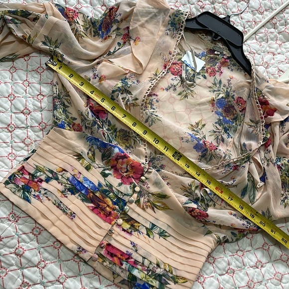 Floral Ruffle Blouse - Picture 7 of 7